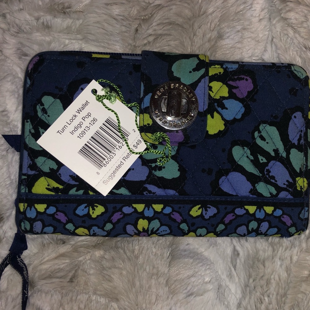 Vera Bradley Turn Key Wallet **NEW W TAGS**